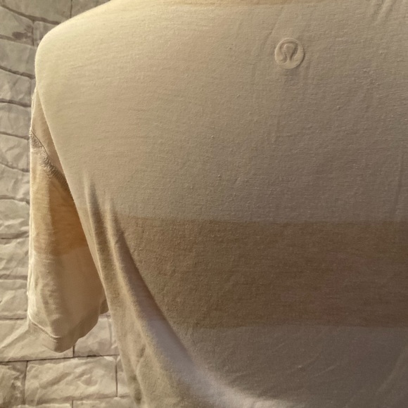 “LULULEMON” Beige and White Short Sleeve T Shirt. - Picture 4 of 11